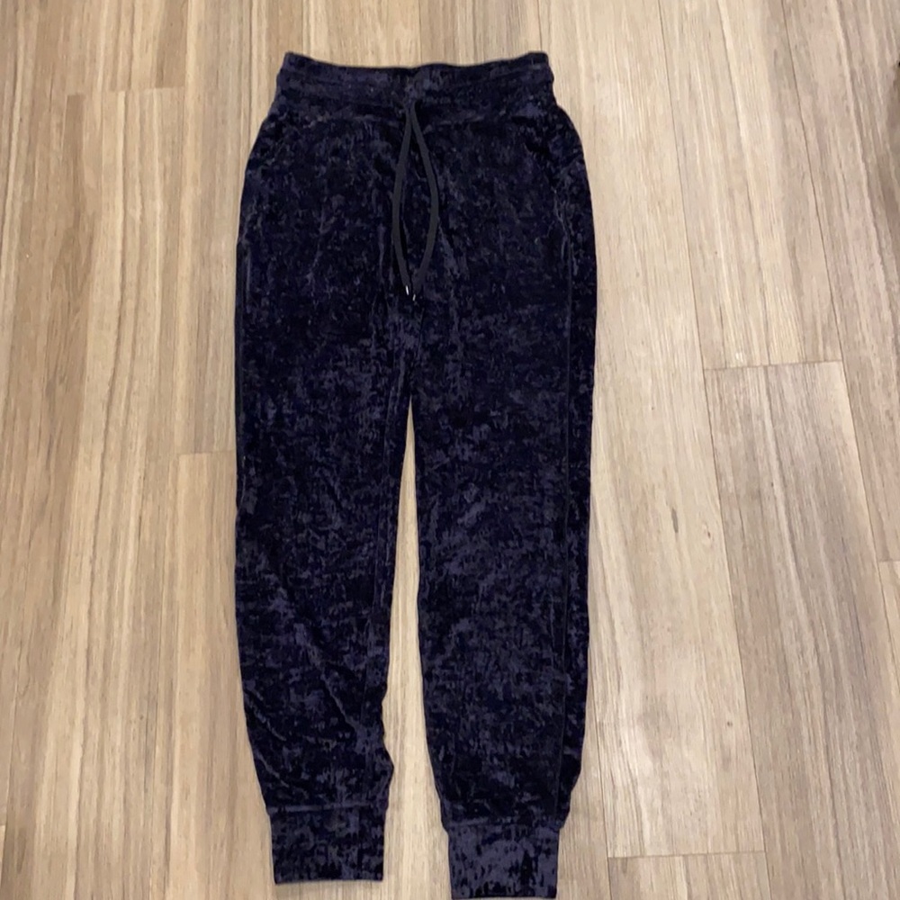 Lululemon Black Joggers size 4